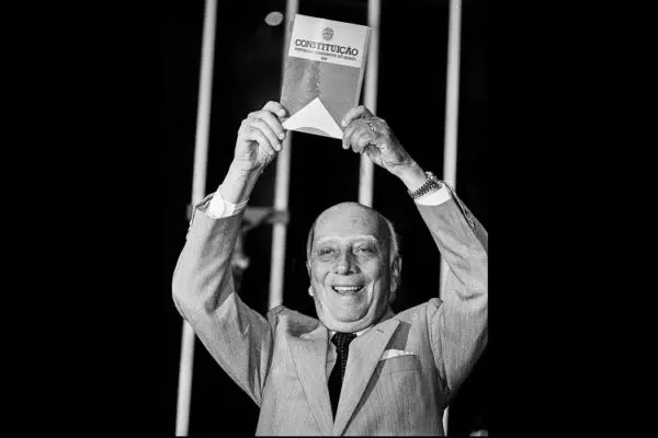 A Máquina da Polarização, de Cristiano Alves: um raio-X urgente sobre o Brasil dividido